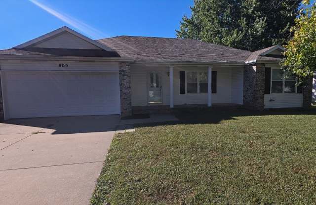 Nice 3 Bedroom 2 Bath in Strafford! $1395 Gallery 1