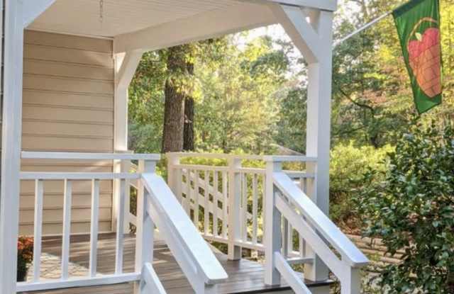 2448 Crowncrest Drive Gallery 3