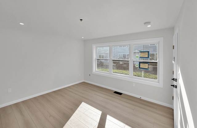 7 Bowman Ave Gallery 3