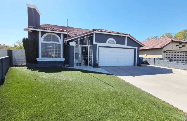 Spacious 4BR Home with Updated Primary Bath Gallery 3