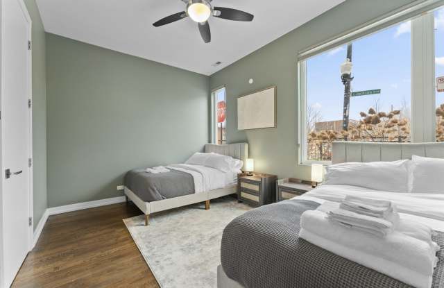 2437 W Jackson Boulevard Gallery 3