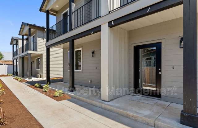 936 Molalla Avenue - 4 photos photos