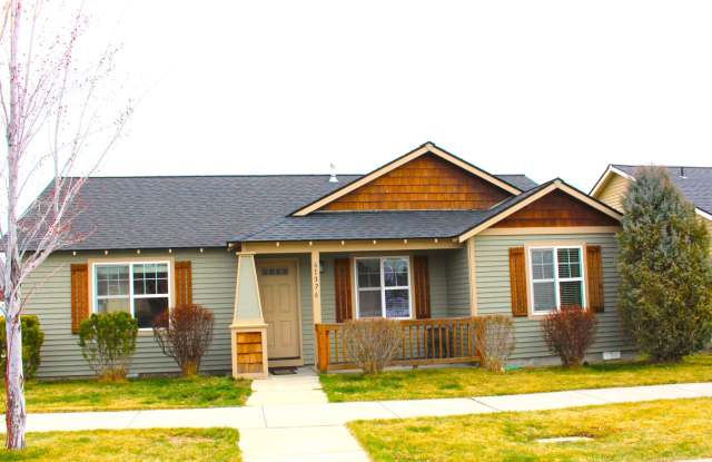 Charming Single-Level Bend Home with New Carpet and Big Yard photos photos Charming Single-Level Bend Home with New Carpet and Big Yard photos photos