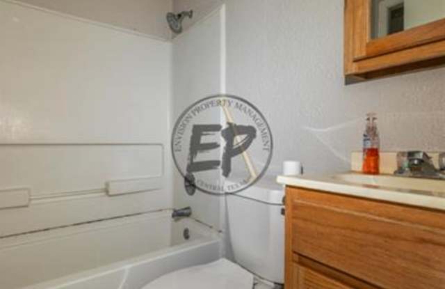 2 bed 1 Bath For Lease! Gallery 3
