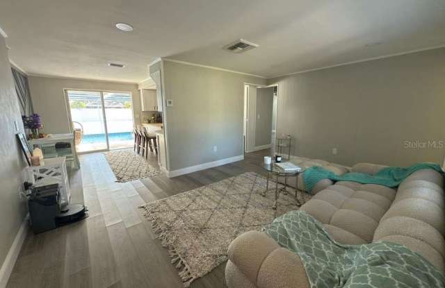 2021 VALLEY DRIVE Gallery 2
