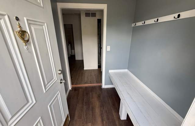Three Bedroom, Two Bathroom Duplex Apartment Gallery 4