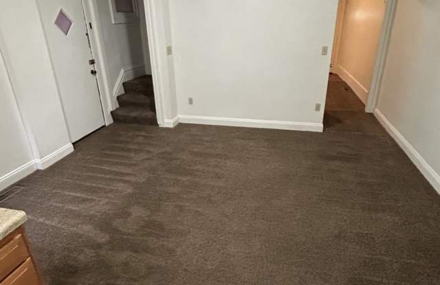 Spacious 2 Bedroom Apartment in Mt. Washington Walk to the T! Gallery 3