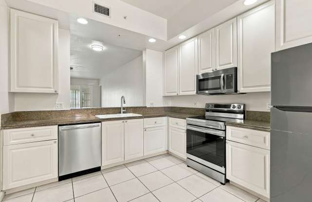 19 HARBOUR ISLE Drive W Gallery 2