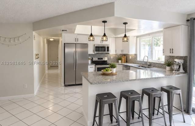 10331 SW 135th Ct Gallery 4