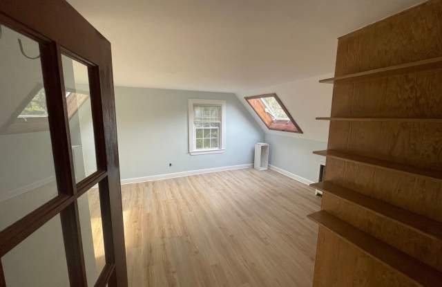 Charming Upper Level ADU in Newton near Newtonville, the commuter rail, and the pike photos photos