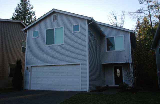 Cute 3 Bedroom, 2.5 Bath Home with Attached Garage in Federal Way!! - 33009 44th Avenue South, Federal Way, WA 98001