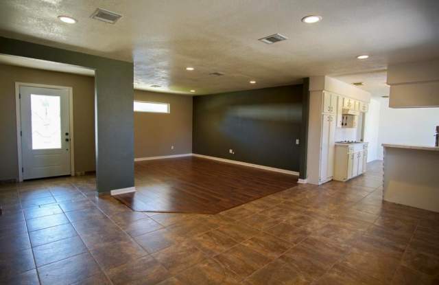 4905 W Plum Street Gallery 3