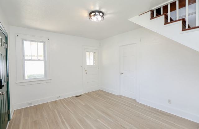 Cape Cod with huge yard-Move in Now Gallery 4