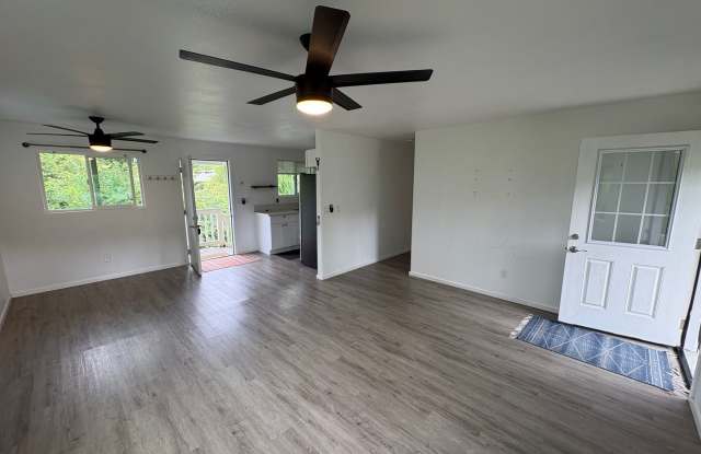 Beautiful 4 bedroom, 2 Bath Home close to Hilo Town Gallery 4
