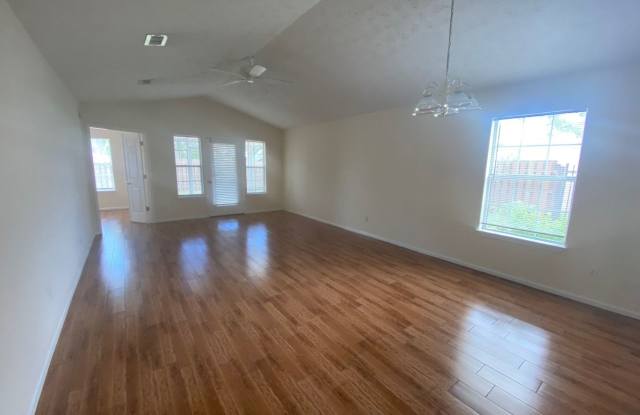 Cozy 3Bed/2Ba Home on a Quiet Cul-de-sac, Conveniently Located to Dining, Shopping & Tyndall AFB! *MILITARY SPECIAL!* Gallery 3