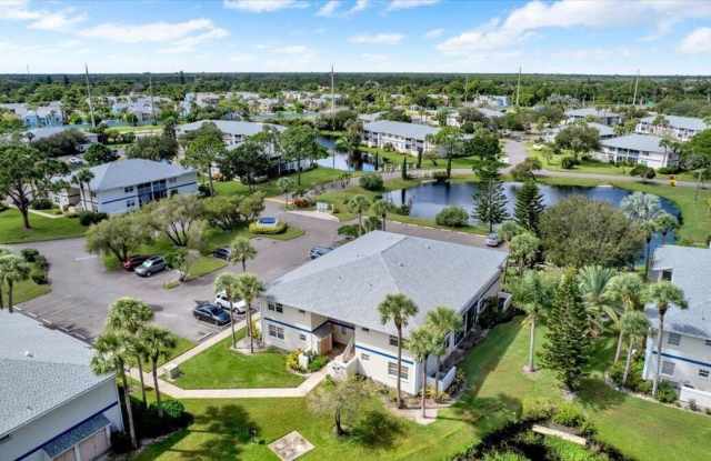 1529 SE ROYAL GREEN Circle Gallery 3