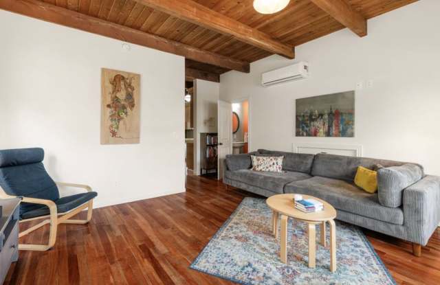 BEAUTIFUL 3-BEDROOM MILWAUKIE HOME – WOOD FLOORS & TONS OF CHARACTER! Gallery 3