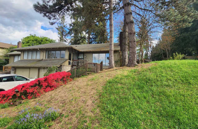 *1/2 OFF 1ST MONTH'S RENT PROMO* 3 BR Townhome- Wonderful Privacy Deck in Beaverton with 1 Car Garage & A/C! photos photos