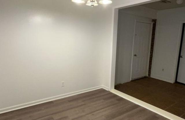 Recently Renovated 3-Bedroom, 2-Bath Duplex Gallery 4