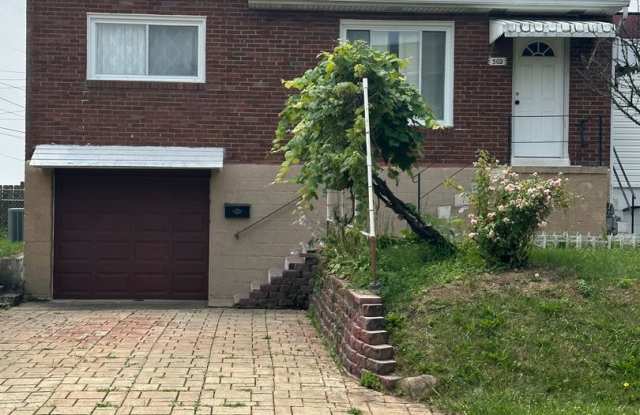 2 Bedrooms 1 bath home for RENT - 302 Meadowlark Lane, West Mifflin, PA 15122