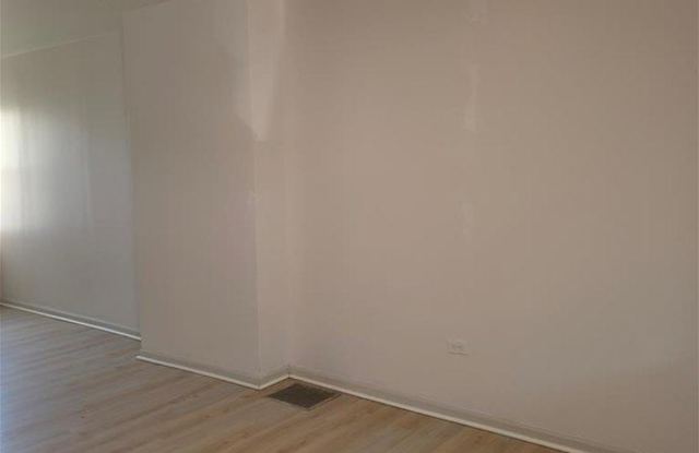 632 Ontario Street Gallery 2