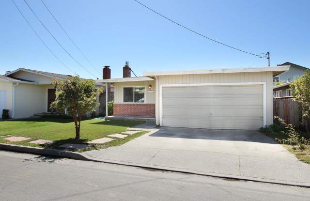 Charming Jewel Box Home Just Minutes from Capitola Village  Beach! - 4730 Opal Street, Capitola, CA 95010
