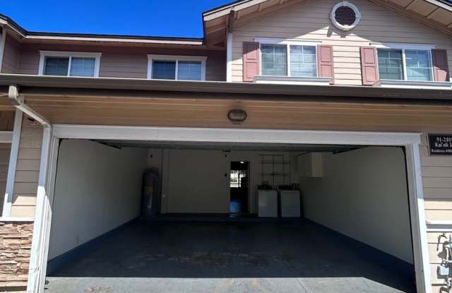 Spacious Spinnaker Place 3-Bedroom Townhome with Central AC & 2-Car Garage Gallery 3