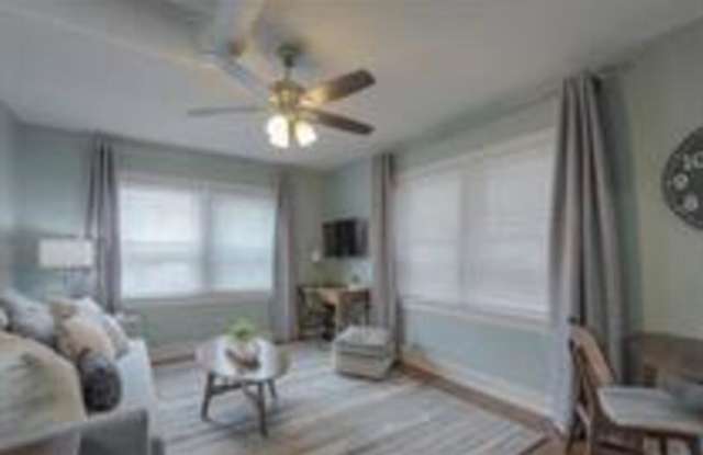 722 W 37th St - 5 photos photos