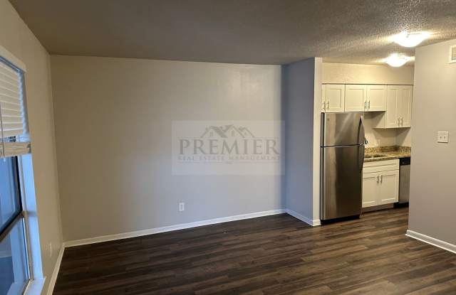 6023 Barton Dr, Shawnee, KS 66203  1 bed 1 bath// Rent: $895 Deposit: $875// 60 West Apartments Gallery 4