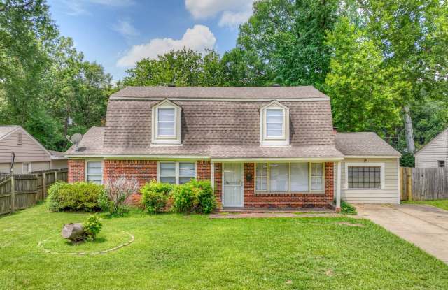 Large 5-Bedroom Home with Hardwood Floors & Fenced Yard Gallery 1