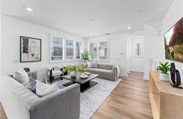 22 Transport - 22 Transport, Tustin, CA 92782 22 Transport - 22 Transport, Tustin, CA 92782