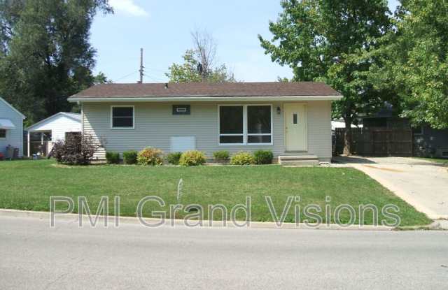 110 Ridgeway Dr - 110 Ridgeway Drive, Decatur, IL 62521
