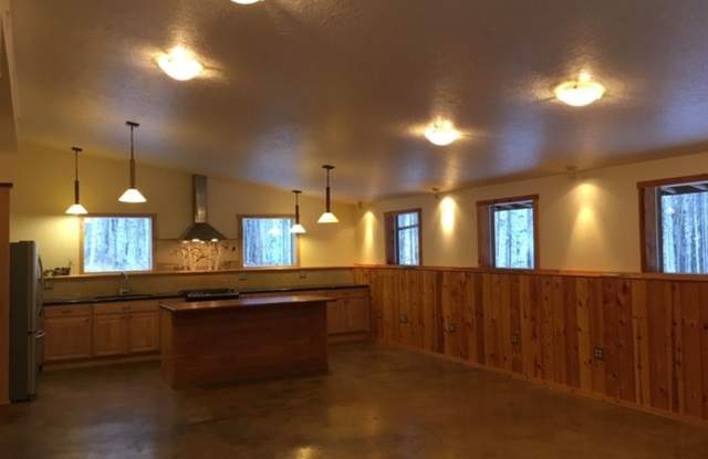 2 Bed / 1 Bath Dog Friendly Home photos photos