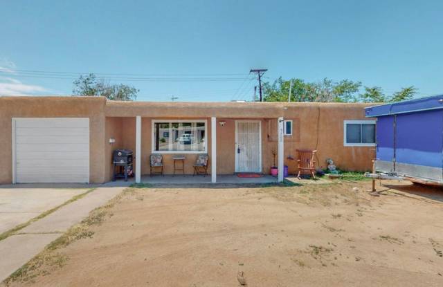 AVAILABLE NOW Cozy 4 bed -1 bath - Close to Uptown SHOWING 11.15.24 4-5 - 5700 Euclid Avenue Northeast, Albuquerque, NM 87110