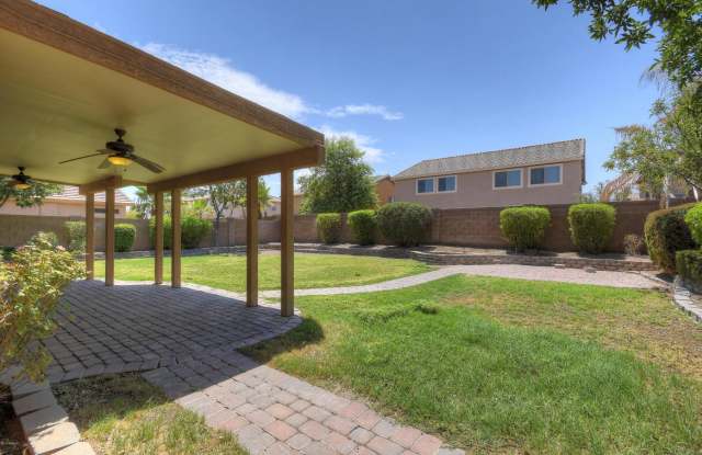Gorgeous 4 Bed home plus den in great condition!! MUST SEE!! Gallery 3