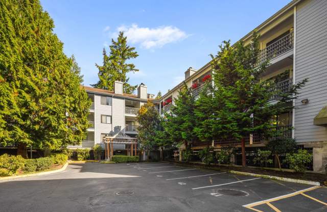 Charming, Updated 1-Bedroom Condo in Prime Location Near Light Rail Gallery 1