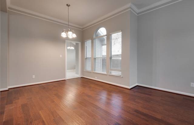 1816 Ridgewood Drive Gallery 2