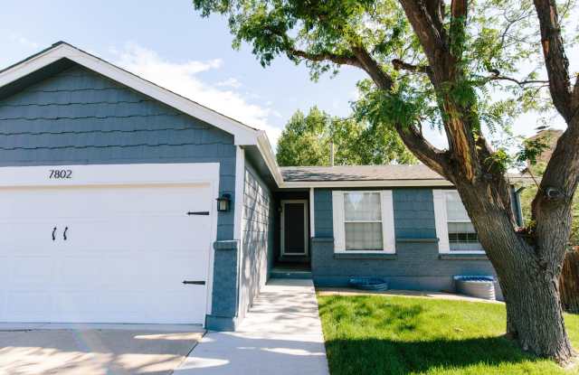 Charming 5-Bedroom Home in Club Crest photos photos