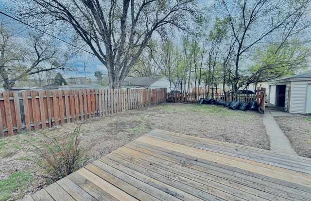 Great crystal home with huge fenced in backyard! Awesome home for entertaining!! photos photos