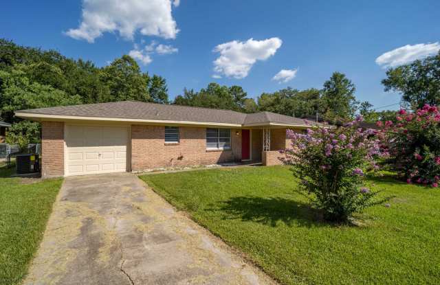 Move in Ready in 77705!  3 bed - 1.5 bath ready to be your new home. photos photos