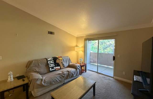 A Fantastic and Super Clean 1 Bedroom, 1 Bathroom upstairs unit. Gallery 4