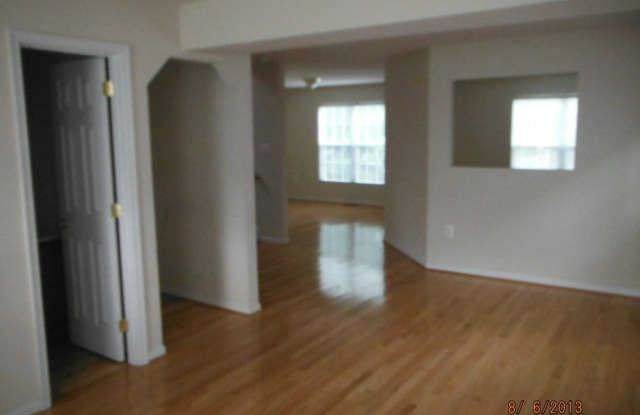 718 MENTOR AVENUE Gallery 4