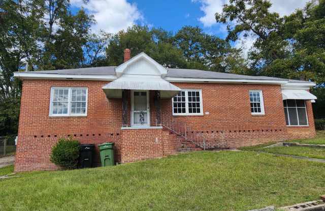 Cozy Single Family Home! Gallery 1