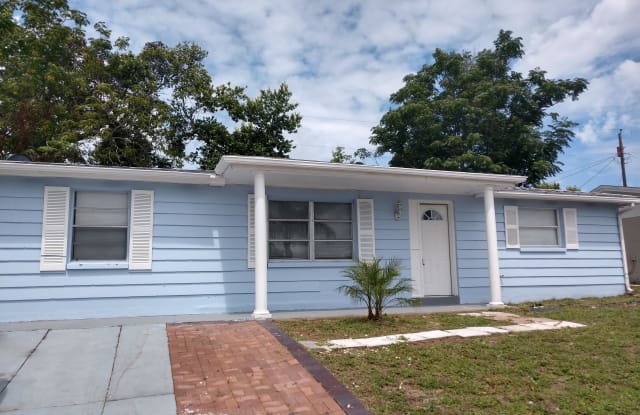 3337 Clydesdale Dr - 3337 Clydesdale Drive, Beacon Square, FL 34691