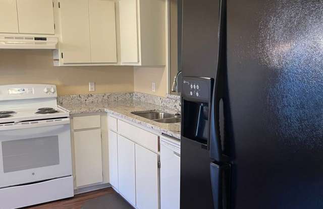 2 Bedroom, 1.5 bathroom townhome located in a quiet neighborhood. Amenities can be transferred!  Call 501-922-9997 to set up a showing today! photos photos