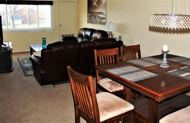 162 N Pointe Circle Gallery 2