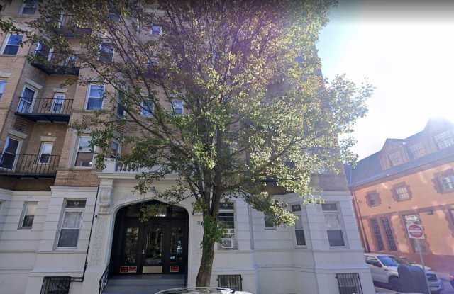 Fenway 4 Bed – Heat & Hot Water Included – Cat Friendly – No Fee – 6/1 Gallery 3