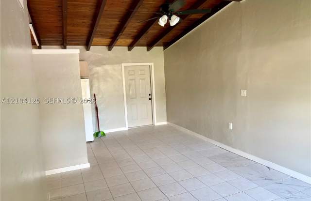 525 SW 22nd Ter Gallery 3