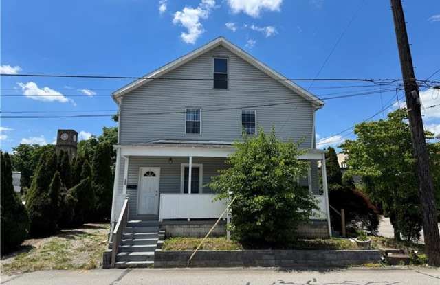 126-128 Railroad St Gallery 1