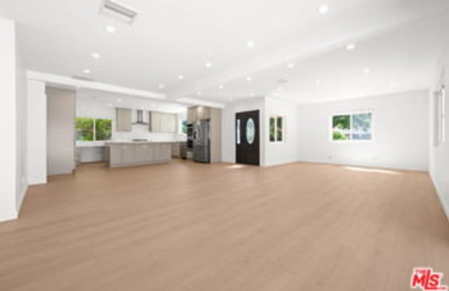 9717 Cisco Street Gallery 2